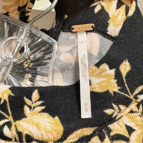 Free People Dinner Party Top in Floral - Size Medium - Picture 3 of 4